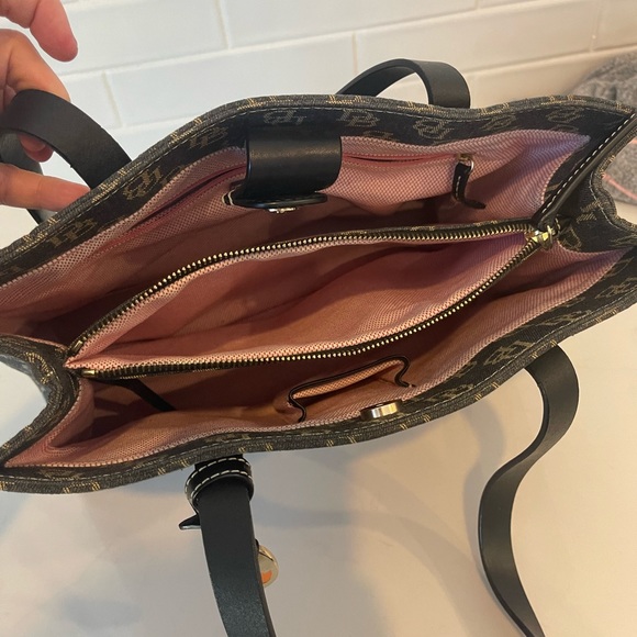 Dooney and Bourke shoulder bag - Picture 7 of 14